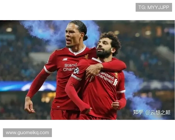 维吉尔范迪克坚守后防线引领球队攻防平衡展现领袖风范