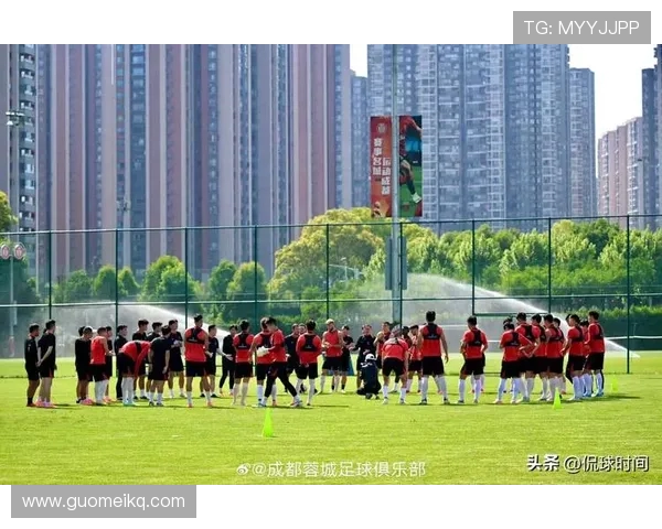 成都蓉城力克对手展现强劲实力 冲击赛季目标迈出关键步伐 成都蓉城力克对手展现强劲实力 冲击赛季目标迈出关键步伐