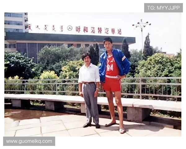 巴特尔:从草原英雄到篮球巨星的传奇人生与体育成就解析 巴特尔:从草原英雄到篮球巨星的传奇人生与体育成就解析