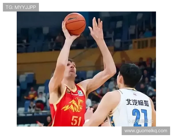 2018年CBA青岛队与广厦队激战回顾精彩瞬间与赛场亮点分析