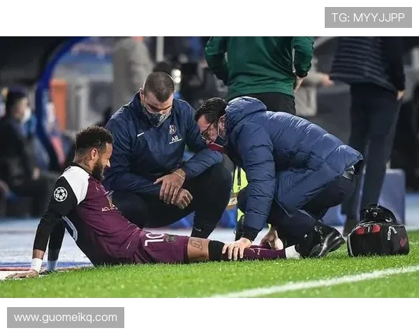 内马尔再度受伤影响巴黎欧冠前景球队需应对新挑战