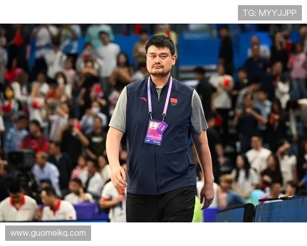 姚明领衔中国男篮对决法国队的精彩篮球较量与历史回顾 姚明领衔中国男篮对决法国队的精彩篮球较量与历史回顾